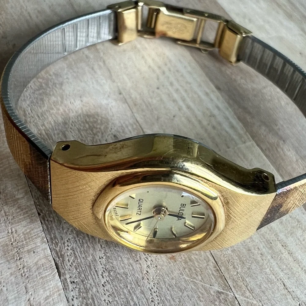 Vintage Bulova ladies gold tone bracelet watch NEW BATTERY